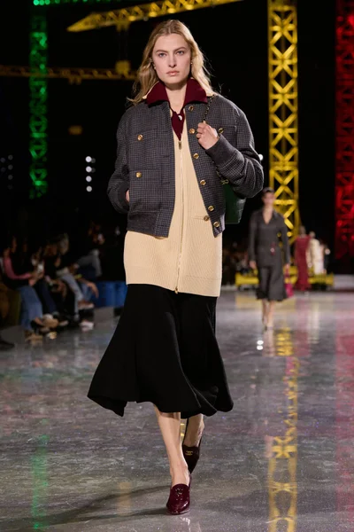 Look 49